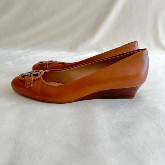 Tory Burch Slight Wedge Heels / Flats - Picture 4 of 16